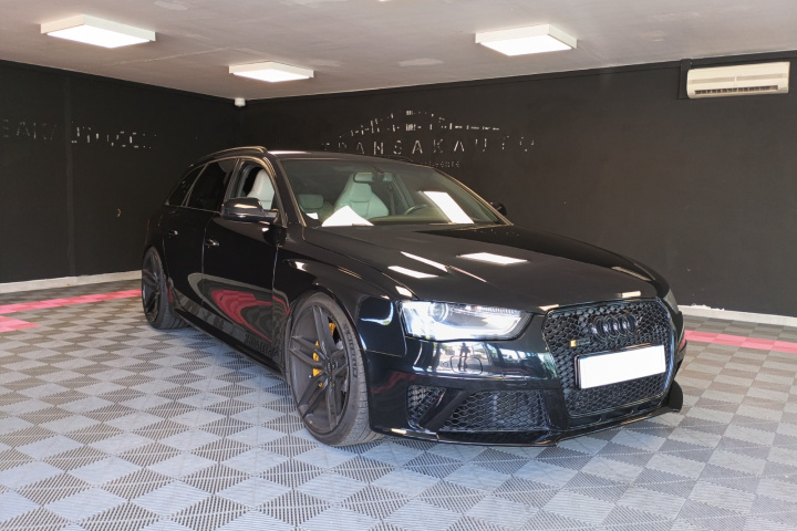 AUDI RS4 AVANT